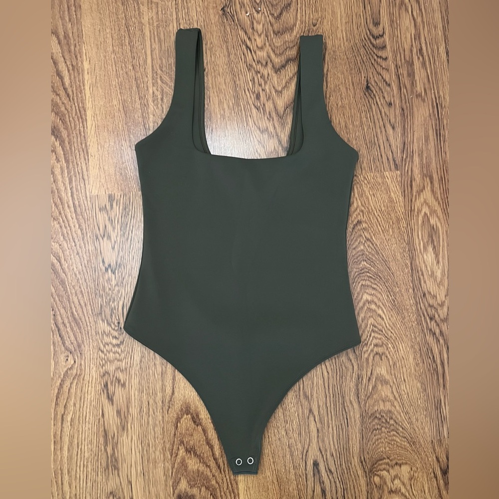 NWOT Good American Olive Green Bodysuit Thong Snap Scoop Neck Size L